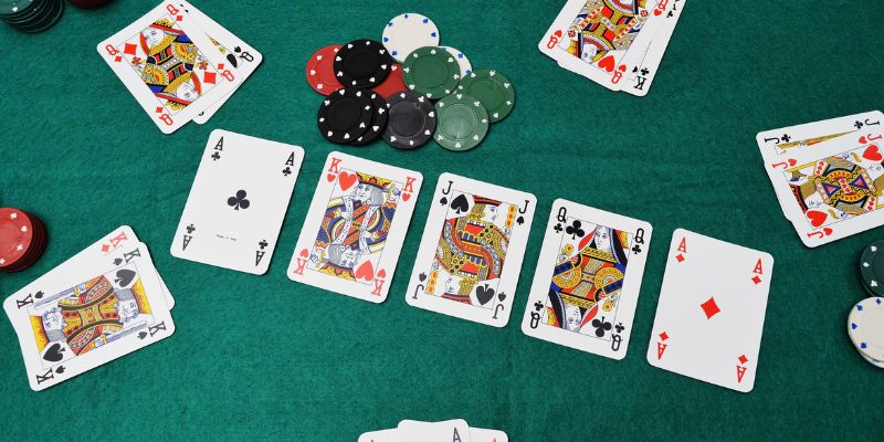 Poker luôn nằm trong danh sách các trò chơi nhất định phải thử sức một lần